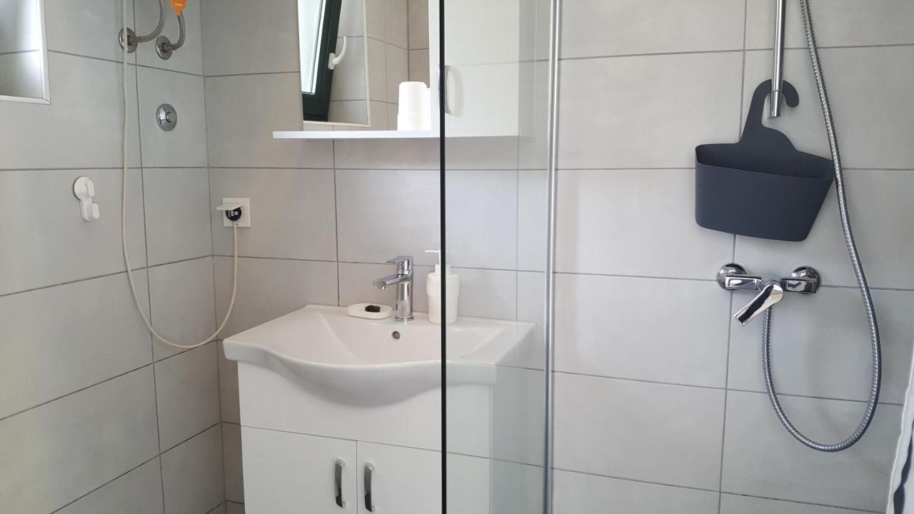 Apartments Artemis Baska  Bagian luar foto